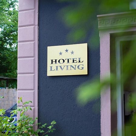 Hotel Living Suto Orizari Exterior photo