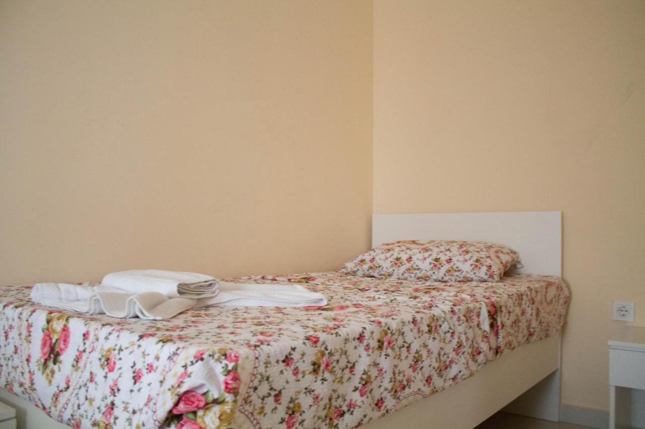 Hotel Living Suto Orizari Exterior photo