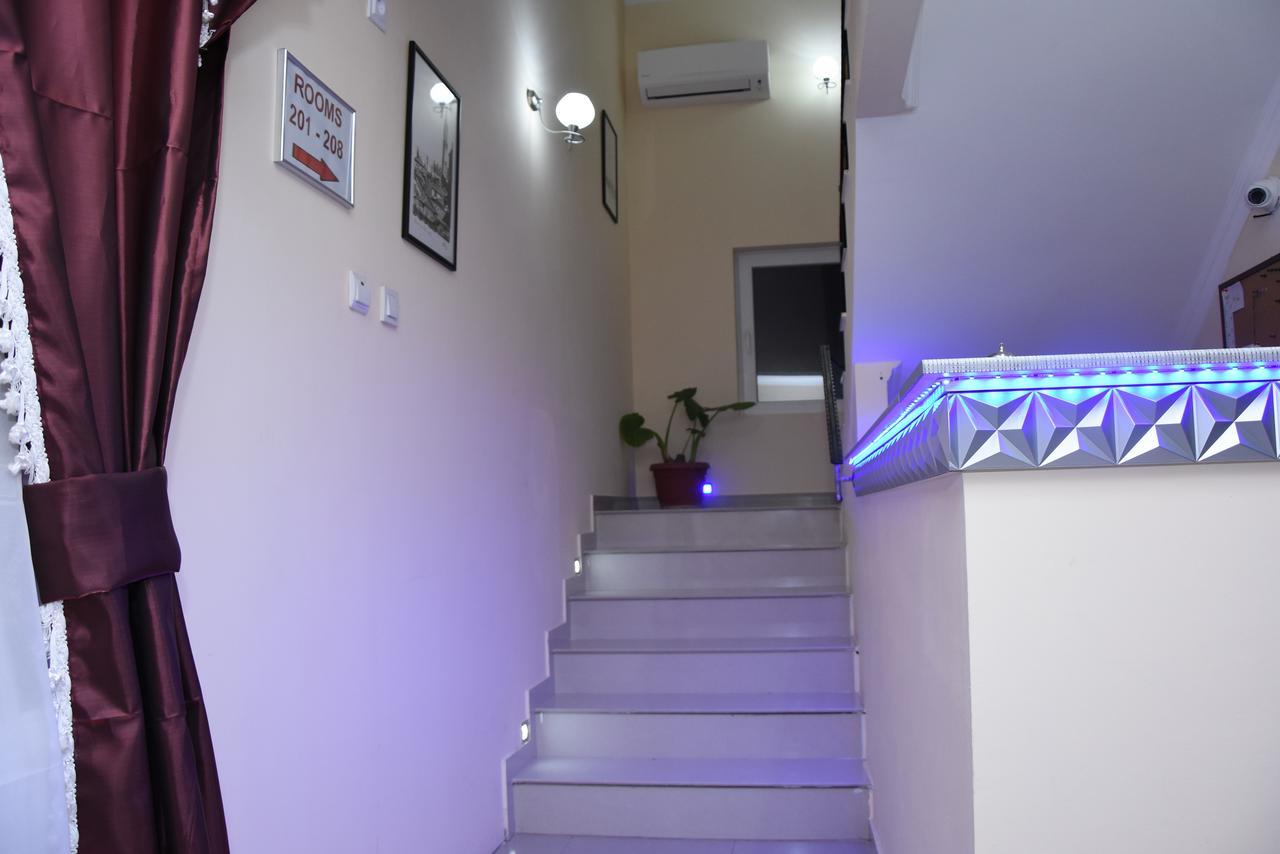 Hotel Living Suto Orizari Exterior photo